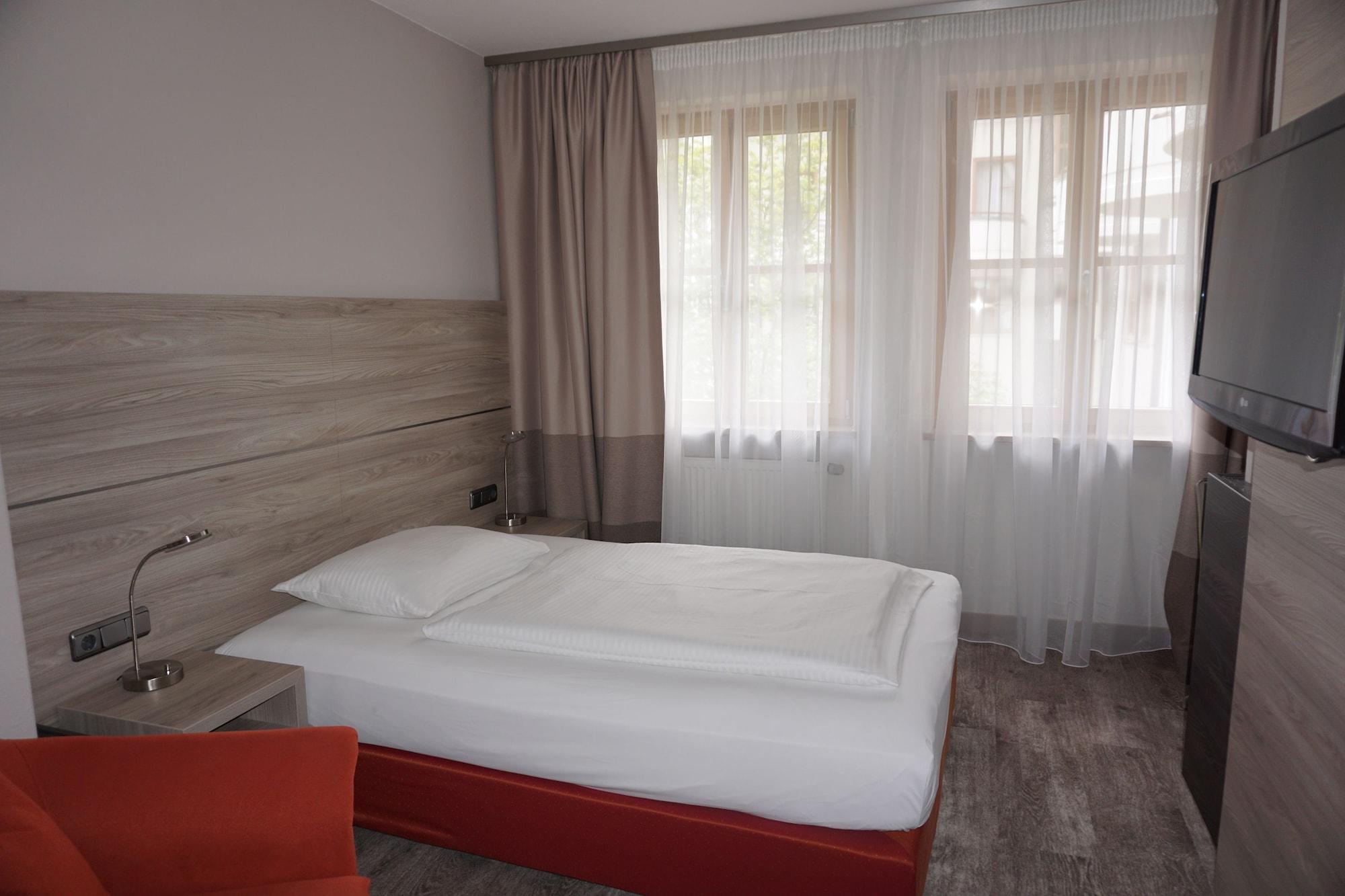 Hotel Kastanienhof Ердінґ Екстер'єр фото