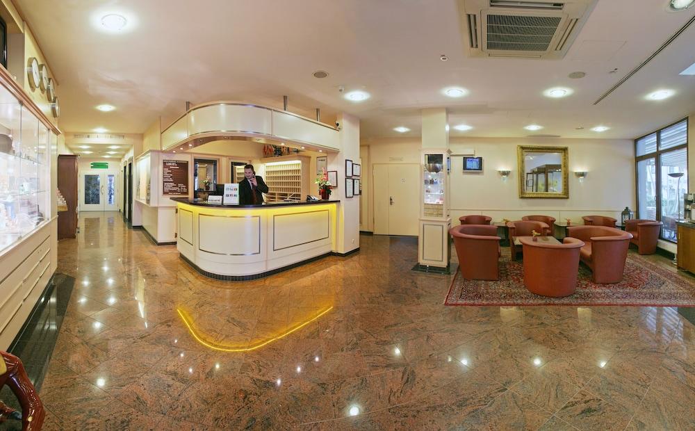 Hotel Kastanienhof Ердінґ Екстер'єр фото