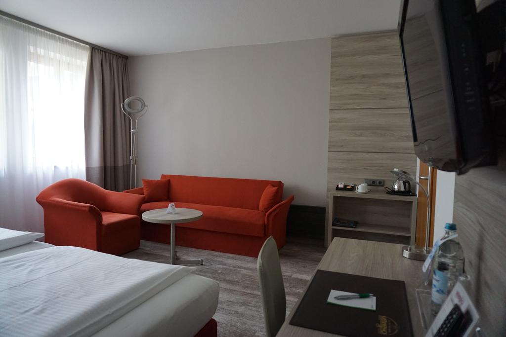 Hotel Kastanienhof Ердінґ Екстер'єр фото