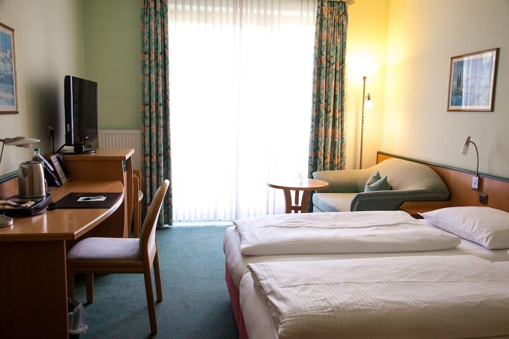 Hotel Kastanienhof Ердінґ Екстер'єр фото
