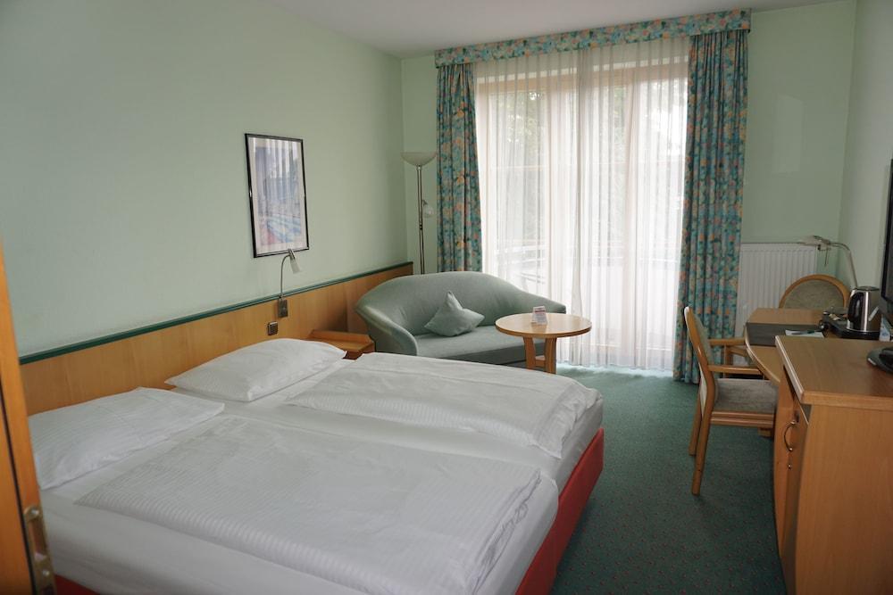 Hotel Kastanienhof Ердінґ Екстер'єр фото